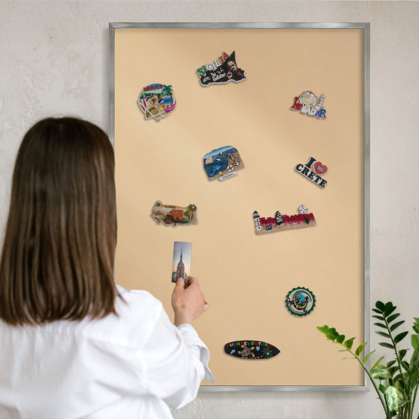 Dekoratives Magnetboard aus Metall in Silberrahmen Cremige Harmonie