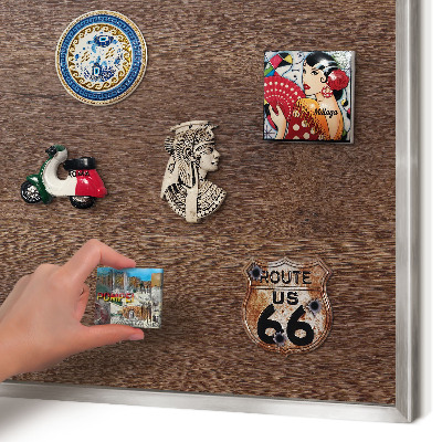 Metalltafel für Magnete mit silbernem Rahmen Braunes Holz
