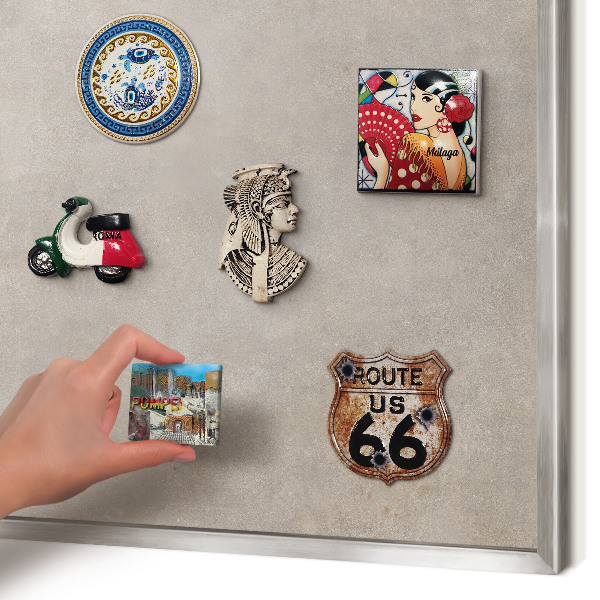 Dekoratives Magnetboard aus Metall in Silberrahmen Neutrale Eleganz