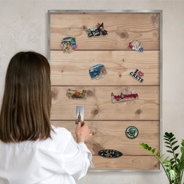 Dekoratives Magnetboard aus Metall in Silberrahmen Holzstruktur