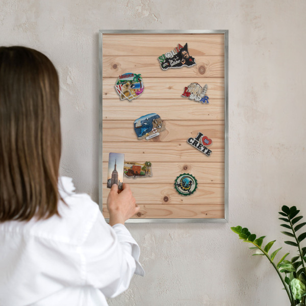 Metalltafel für Magnete mit silbernem Rahmen Holzmuster