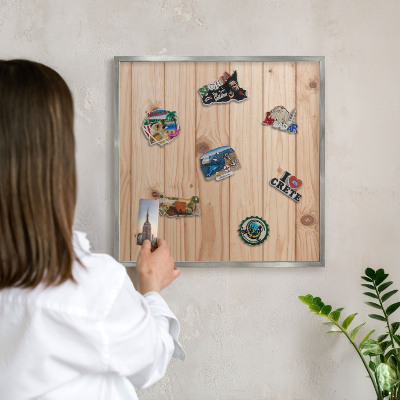 Metalltafel für Magnete mit silbernem Rahmen Holzmuster