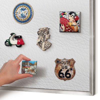 Dekoratives Magnetboard aus Metall in Silberrahmen Elegante Textur