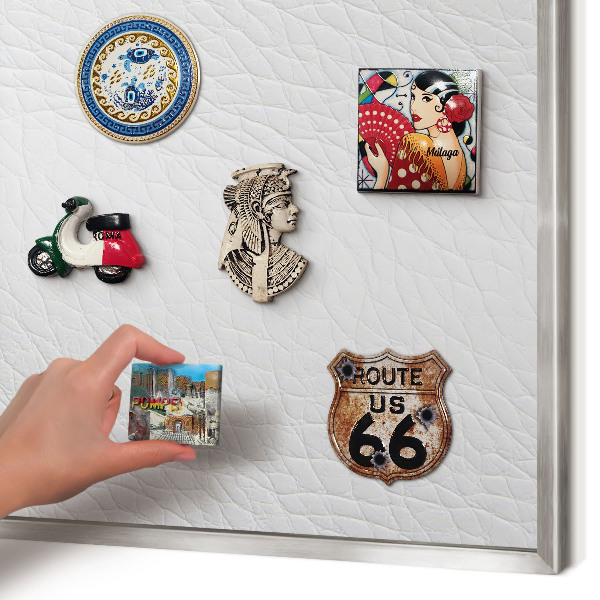 Dekoratives Magnetboard aus Metall in Silberrahmen Elegante Textur