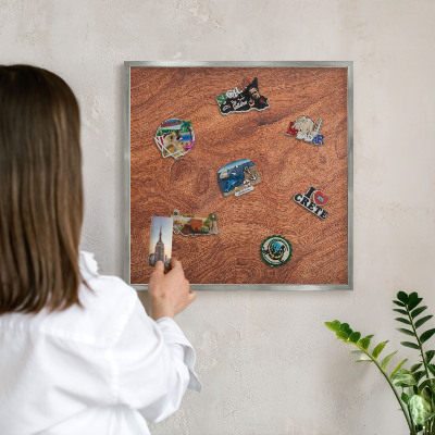 Metalltafel für Magnete mit silbernem Rahmen Holzmaserung