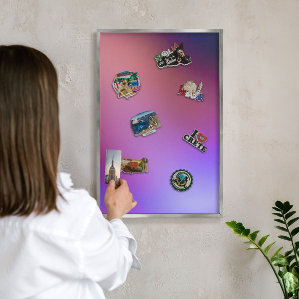 Dekoratives Magnetboard aus Metall in Silberrahmen Farben der Harmonie