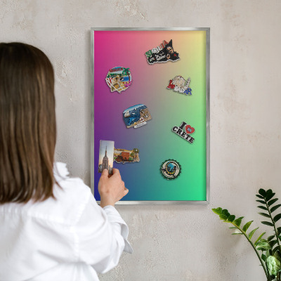 Dekoratives Magnetboard aus Metall in Silberrahmen Farbverlauf