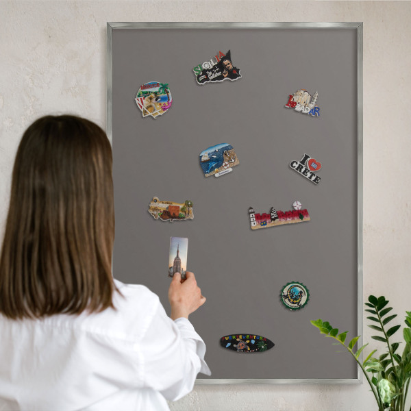 Dekoratives Magnetboard aus Metall in Silberrahmen Dunkelgrau