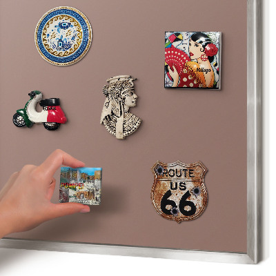 Dekoratives Magnetboard aus Metall in Silberrahmen Pastellbraun