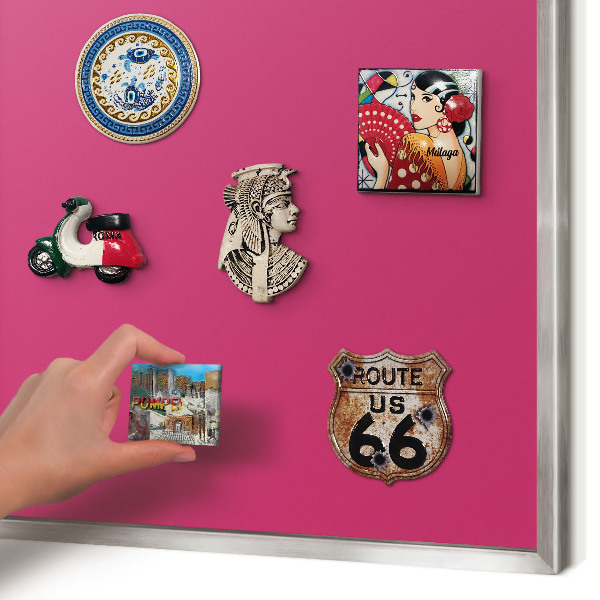 Dekoratives Magnetboard aus Metall in Silberrahmen Intensives Rosa