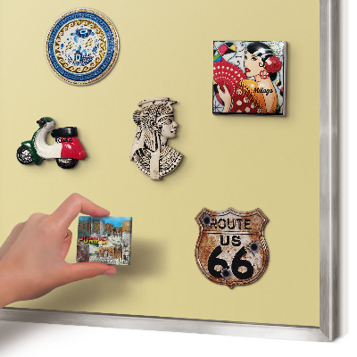 Dekoratives Magnetboard aus Metall in Silberrahmen Beige-gelb