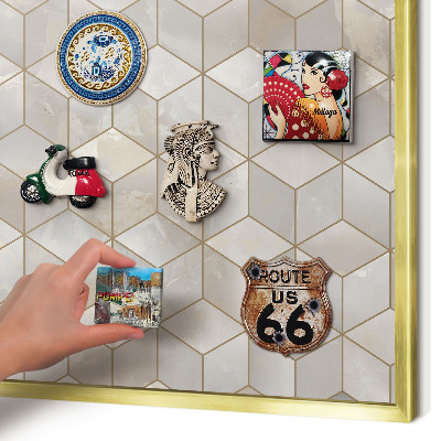 Magnettafel für Urlaubsmagnete in Goldrahmen Kubischer Hintergrund