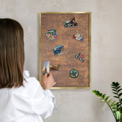 Magnettafel für Urlaubsmagnete in Goldrahmen Rostige Eleganz