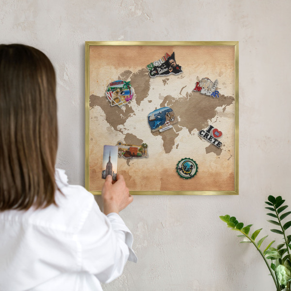Magnettafel für Urlaubsmagnete in Goldrahmen Weltkarte