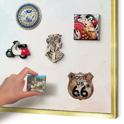 Magnettafel für Urlaubsmagnete in Goldrahmen Pastell-Eleganz