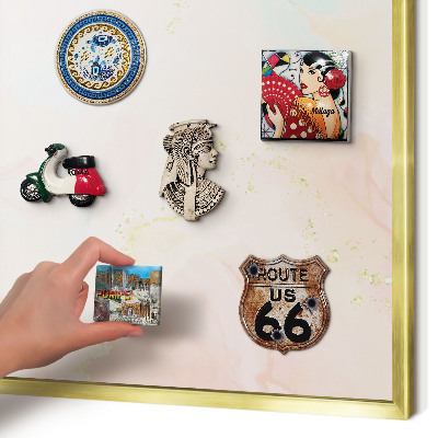Magnettafel für Urlaubsmagnete in Goldrahmen Pastell-Eleganz