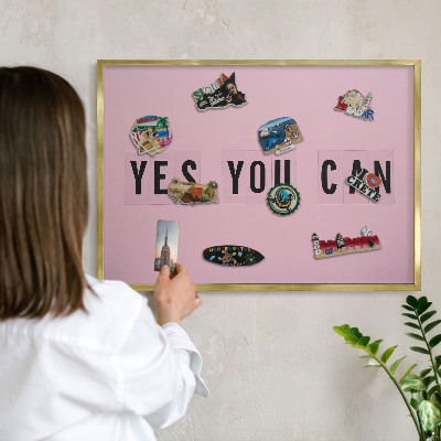 Magnettafel für Urlaubsmagnete in Goldrahmen Motivation jeden Tag