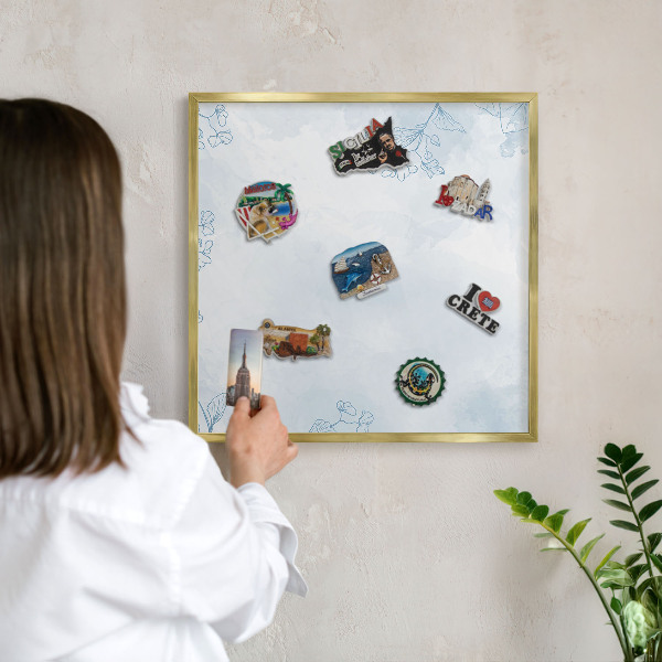 Magnettafel für Urlaubsmagnete in Goldrahmen Floristische Eleganz