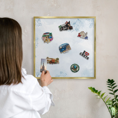 Magnettafel für Urlaubsmagnete in Goldrahmen Floristische Eleganz