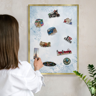 Magnettafel für Urlaubsmagnete in Goldrahmen Floristische Eleganz