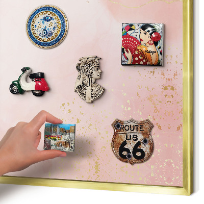 Magnettafel für Urlaubsmagnete in Goldrahmen Subtile Eleganz