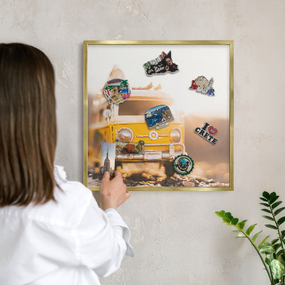 Magnettafel für Urlaubsmagnete in Goldrahmen Retro-Reisen