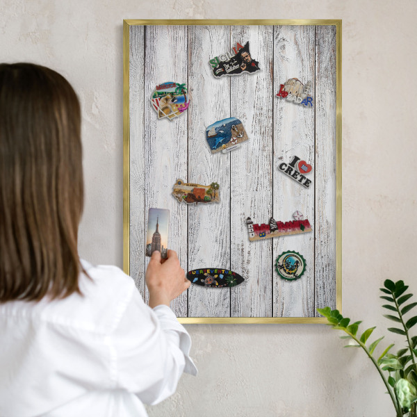 Magnettafel für Urlaubsmagnete in Goldrahmen Rustikales Holz