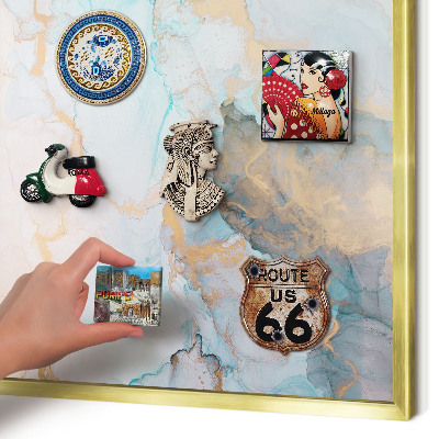 Magnettafel für Urlaubsmagnete in Goldrahmen Pastellformen