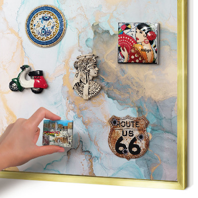 Magnettafel für Urlaubsmagnete in Goldrahmen Pastellformen