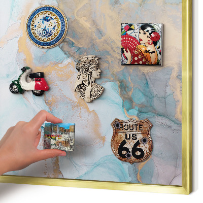 Magnettafel für Urlaubsmagnete in Goldrahmen Pastellformen