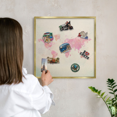 Magnettafel für Urlaubsmagnete in Goldrahmen Weltkarte