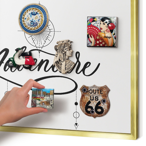 Magnettafel für Urlaubsmagnete in Goldrahmen Typografisches Abenteuer