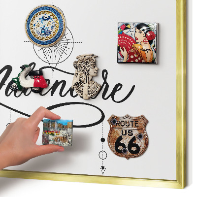 Magnettafel für Urlaubsmagnete in Goldrahmen Typografisches Abenteuer