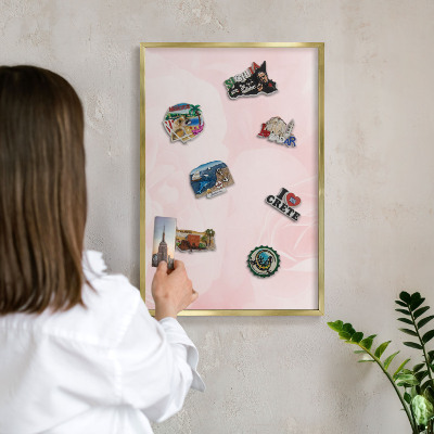 Magnettafel dekorativ bedruckt mit goldenem Rahmen Zartes Rosa