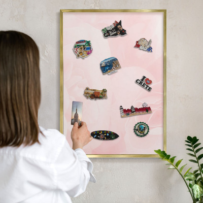 Magnettafel dekorativ bedruckt mit goldenem Rahmen Zartes Rosa