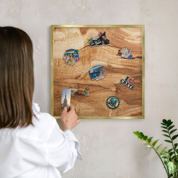 Magnettafel für Urlaubsmagnete in Goldrahmen Naturholz