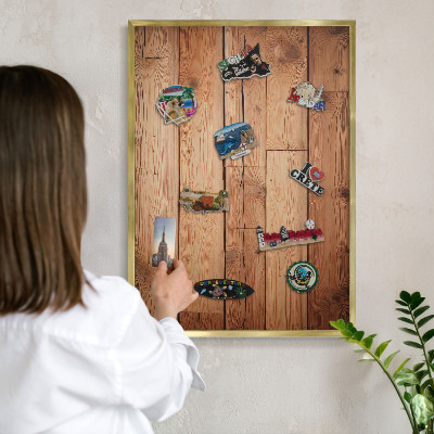 Magnettafel für Urlaubsmagnete in Goldrahmen Holzbretter