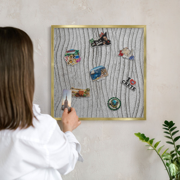 Magnettafel für Urlaubsmagnete in Goldrahmen Graue Wellen