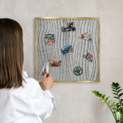 Magnettafel für Urlaubsmagnete in Goldrahmen Graue Wellen