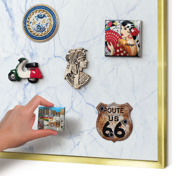 Magnettafel für Urlaubsmagnete in Goldrahmen Marmordesign