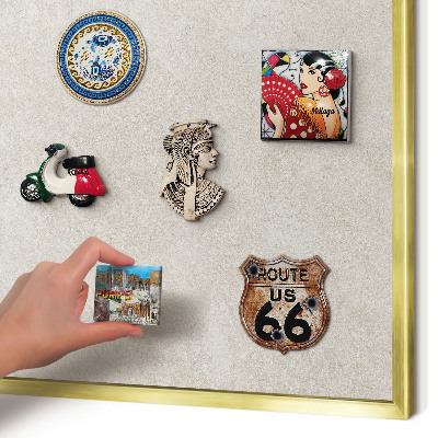 Magnettafel für Urlaubsmagnete in Goldrahmen Natürliche Eleganz