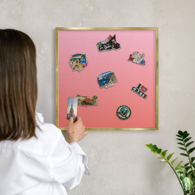 Magnettafel für Urlaubsmagnete in Goldrahmen Rosa-Orange