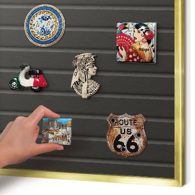 Magnettafel für Urlaubsmagnete in Goldrahmen Paneeltextur