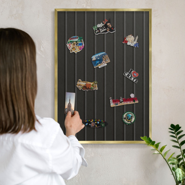 Magnettafel für Urlaubsmagnete in Goldrahmen Paneeltextur