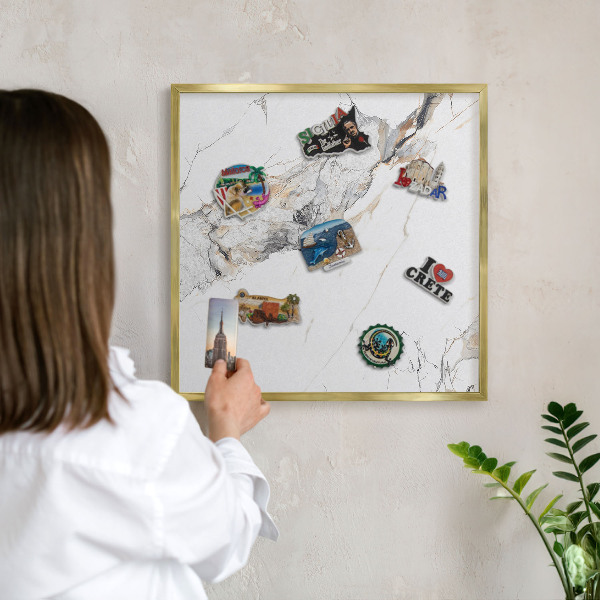 Magnettafel für Urlaubsmagnete in Goldrahmen Marmoroptik