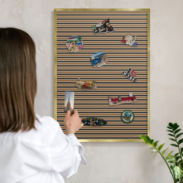 Magnettafel für Urlaubsmagnete in Goldrahmen Geometrisches Muster