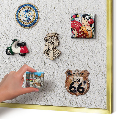 Magnettafel für Urlaubsmagnete in Goldrahmen Durchbrochene Eleganz