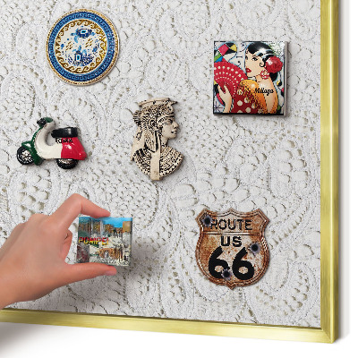 Magnettafel für Urlaubsmagnete in Goldrahmen Durchbrochene Eleganz