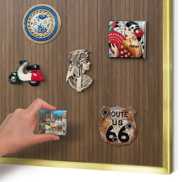 Magnettafel für Urlaubsmagnete in Goldrahmen Holzhintergrund