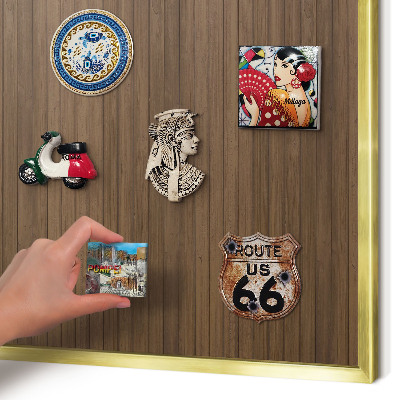 Magnettafel für Urlaubsmagnete in Goldrahmen Holzhintergrund